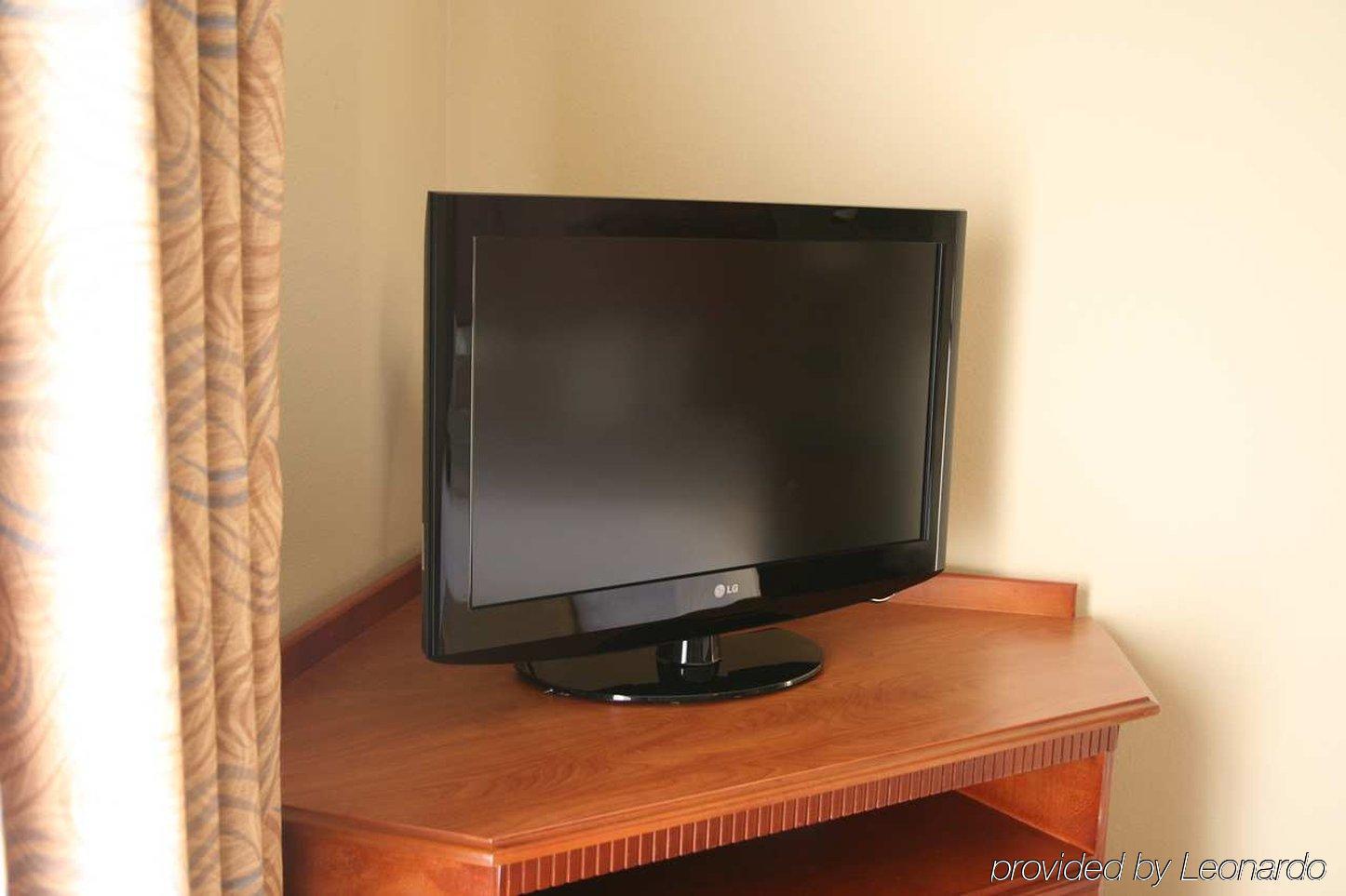 Hampton Inn & Suites Davenport Room photo