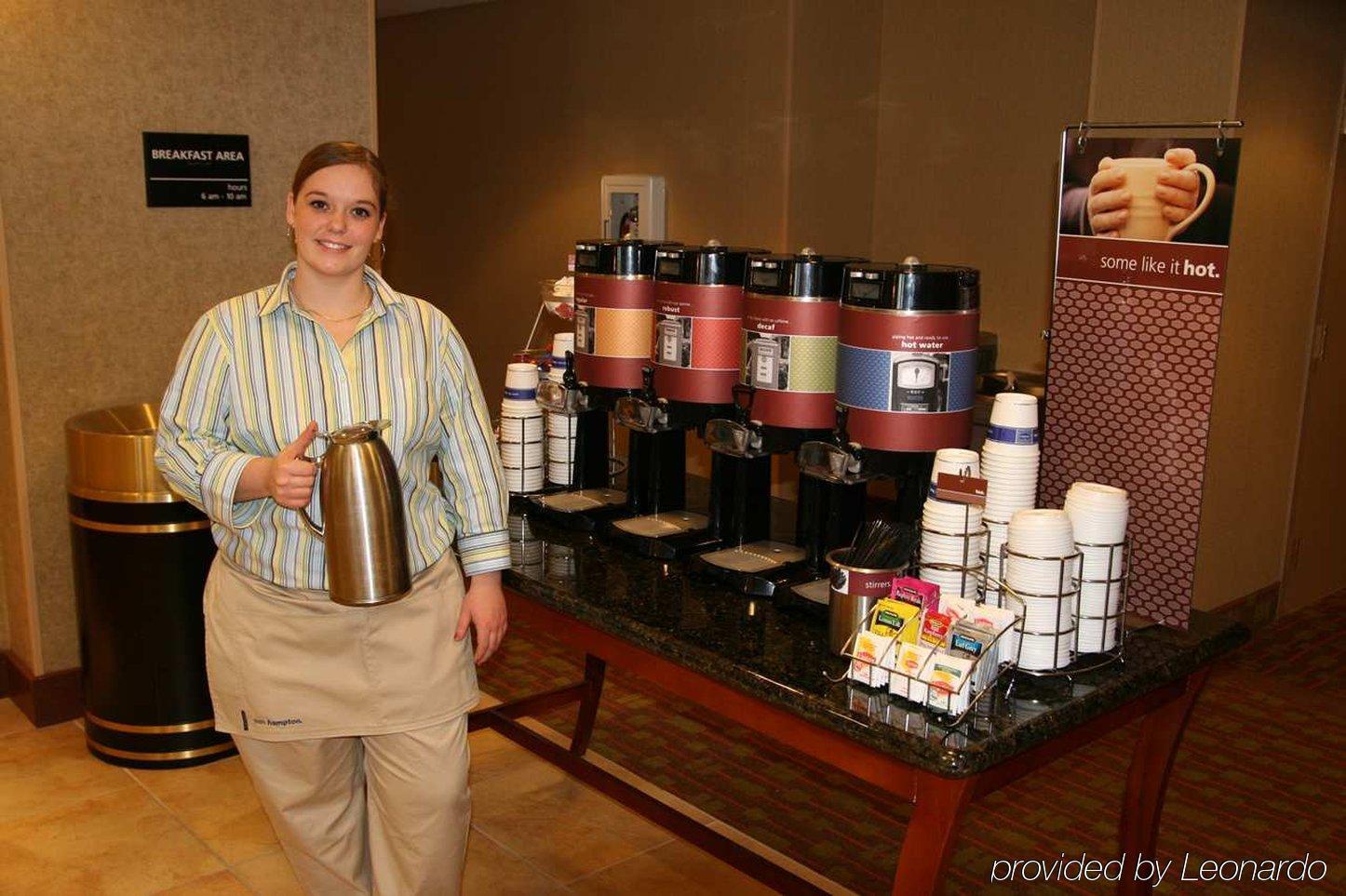 Hampton Inn & Suites Davenport Restaurant photo