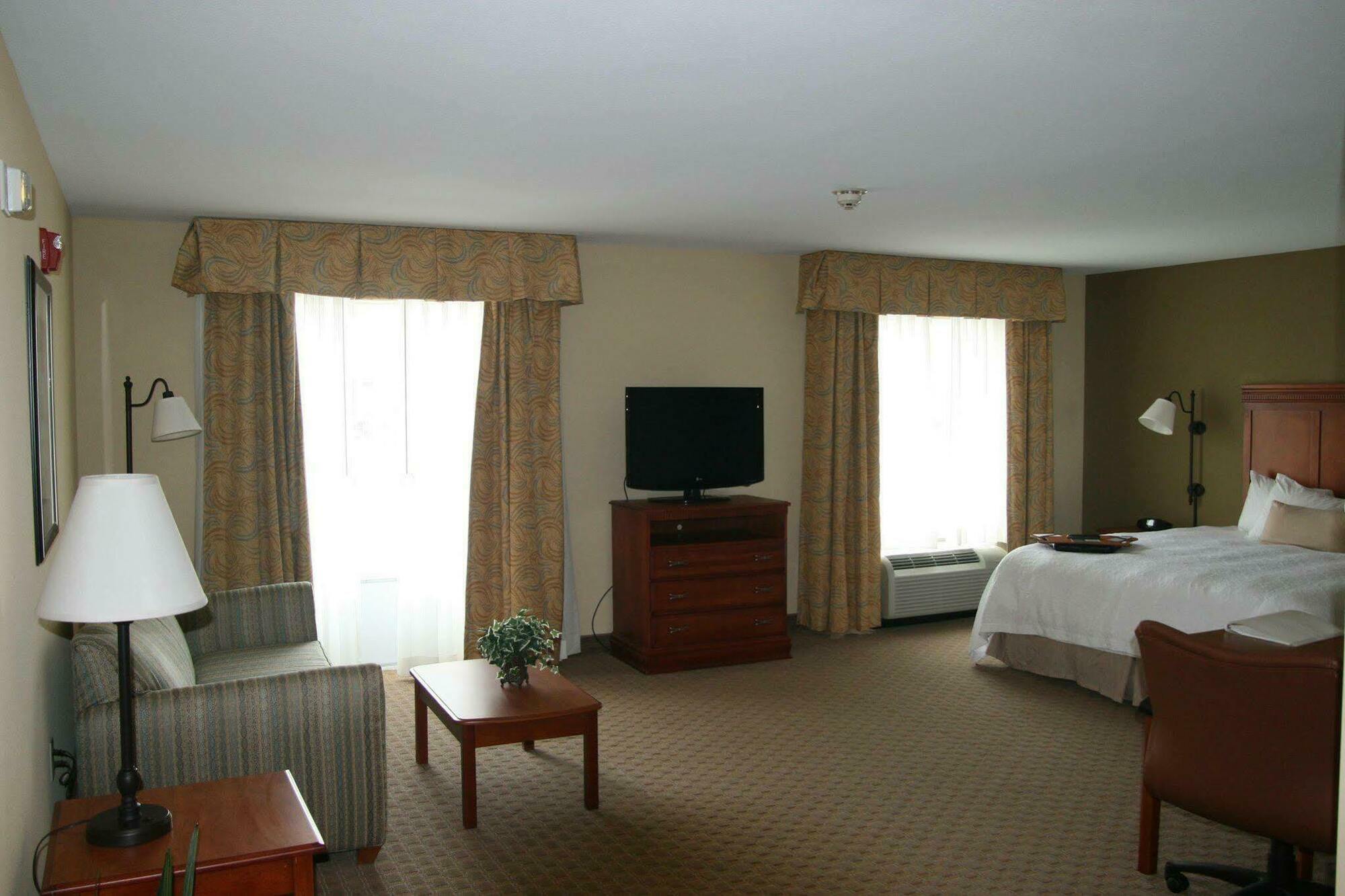 Hampton Inn & Suites Davenport Room photo